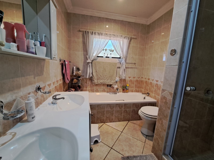 3 Bedroom Property for Sale in Boschdal North West